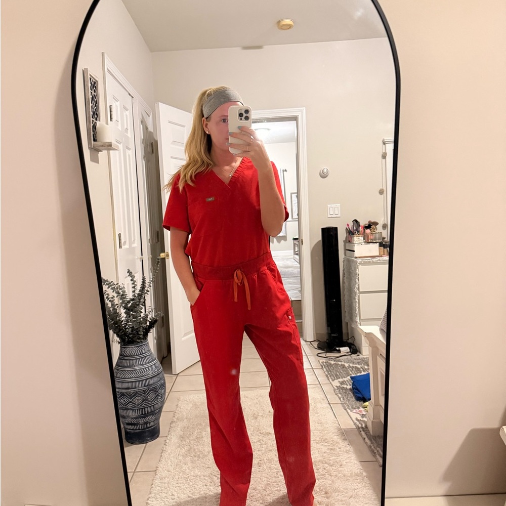 RED FIGS BOTTOM AND TOP! Brand new